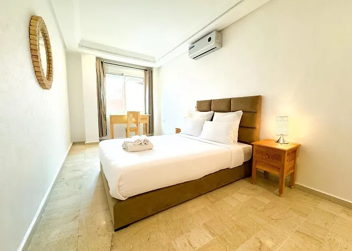 Elegant 2-Bedroom Duplex Downtown Private Terrace