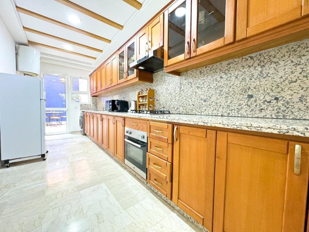 Elegant 2-bedroom Duplex Downtown Private Terrace