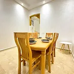 Elegant 2-Bedroom Duplex Downtown Private Terrace